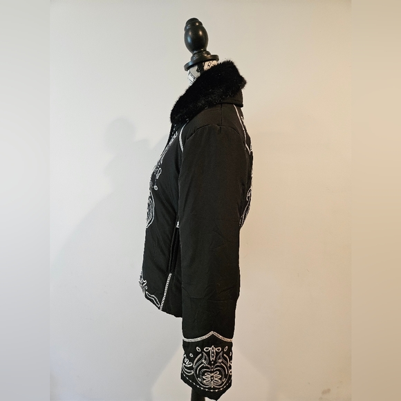 Regent Park embroidered jacket removable fur small - Picture 7 of 9